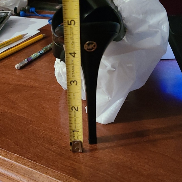 Michael Kors sandals - Picture 9 of 10